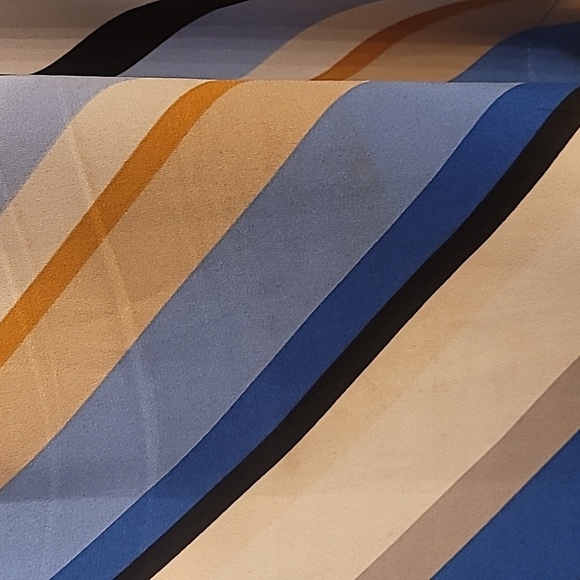 Reversible Chevron Blouse - Picture 4 of 4